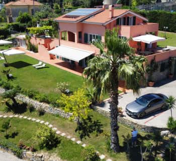 Villa til salgs i Sanremo 320 m2